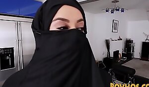 Muslim busty slut pov engulfing coupled with railing taleteller words relating to burka