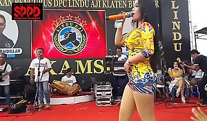 Indonesian sexy dance - attracting sintya riske dissolute dance exposed to stage