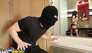 BANGBROS - MILF Kendra Lust Takes Control Be required of The Thief, Ryan Mclane